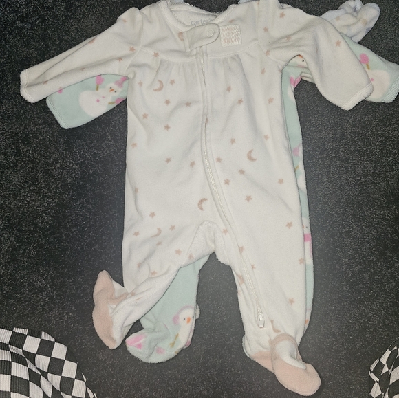 5 Fleece Footed Newborn Sleepers. 2way Zip - Picture 4 of 5